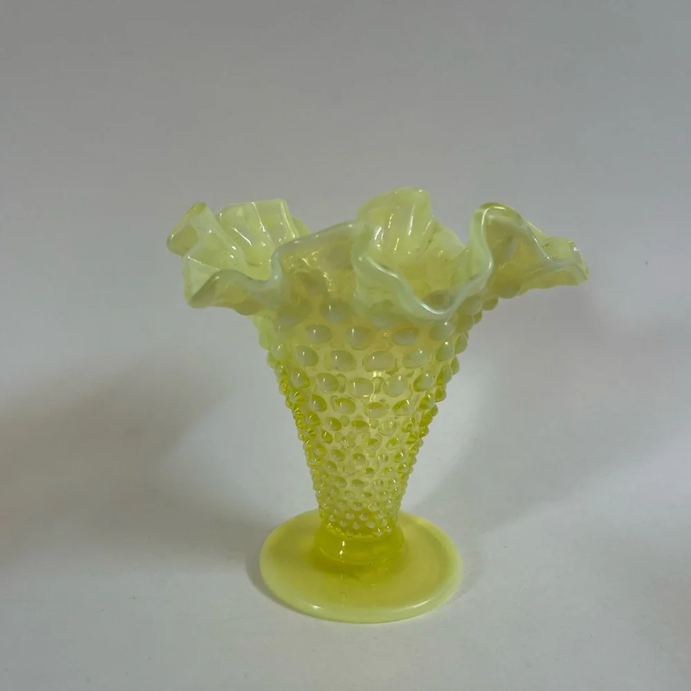 •Vintage Fenton Vase Topaz Yellow Hobnail Uranium Vase• - Picture 2 of 12